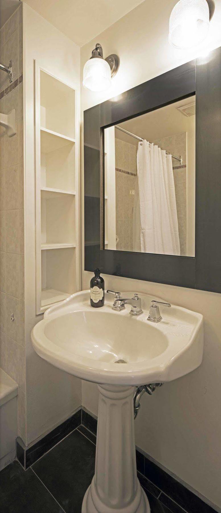 Queen Regent Bed & Breakfast Niagara-on-the-Lake ภายนอก รูปภาพ